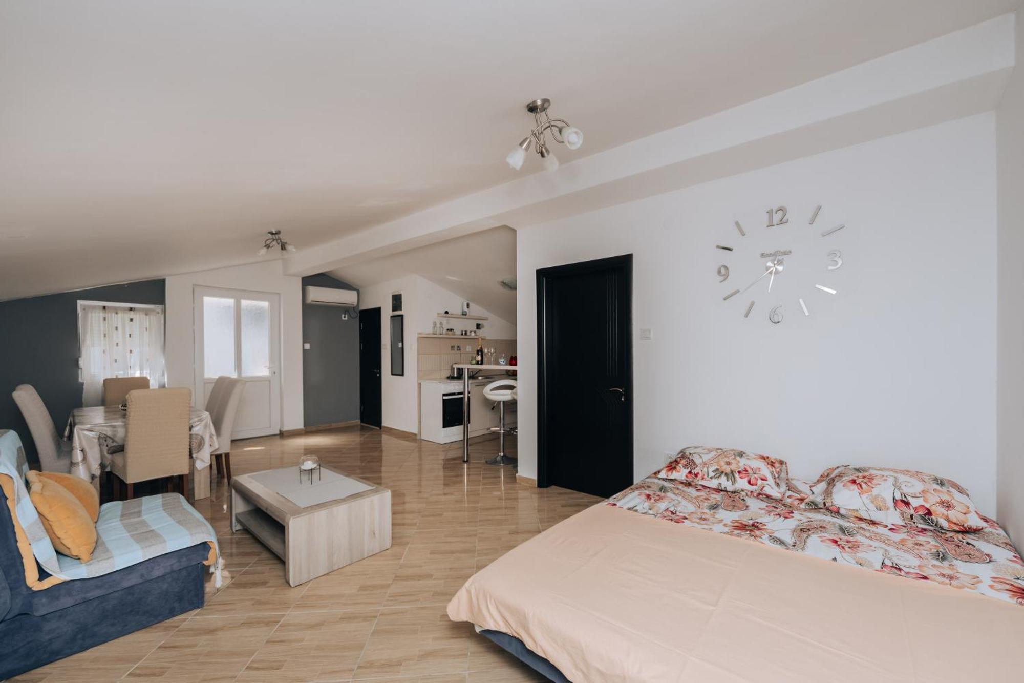 Paradise Bay Apartments โกตอร์ ภายนอก รูปภาพ