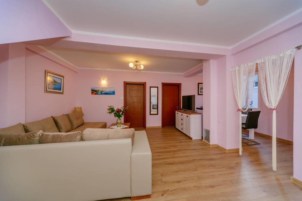 Paradise Bay Apartments โกตอร์ ภายนอก รูปภาพ